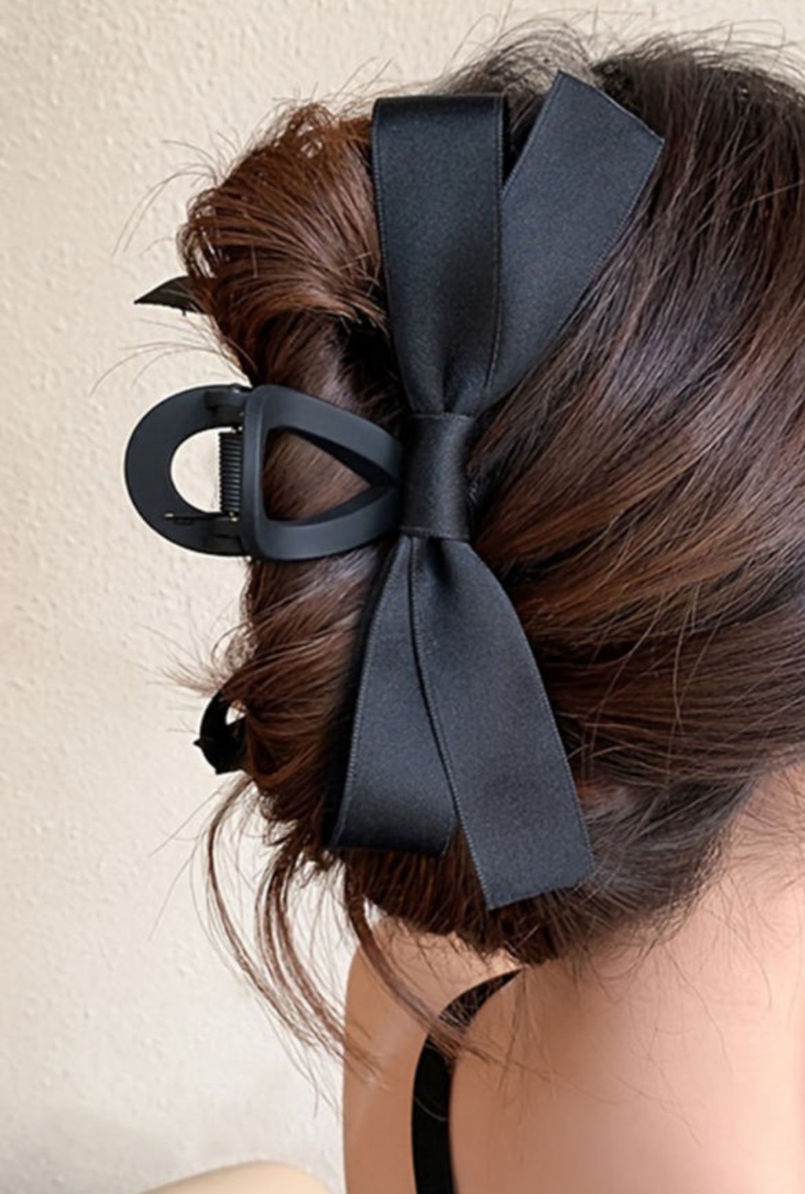Black bow claw clip