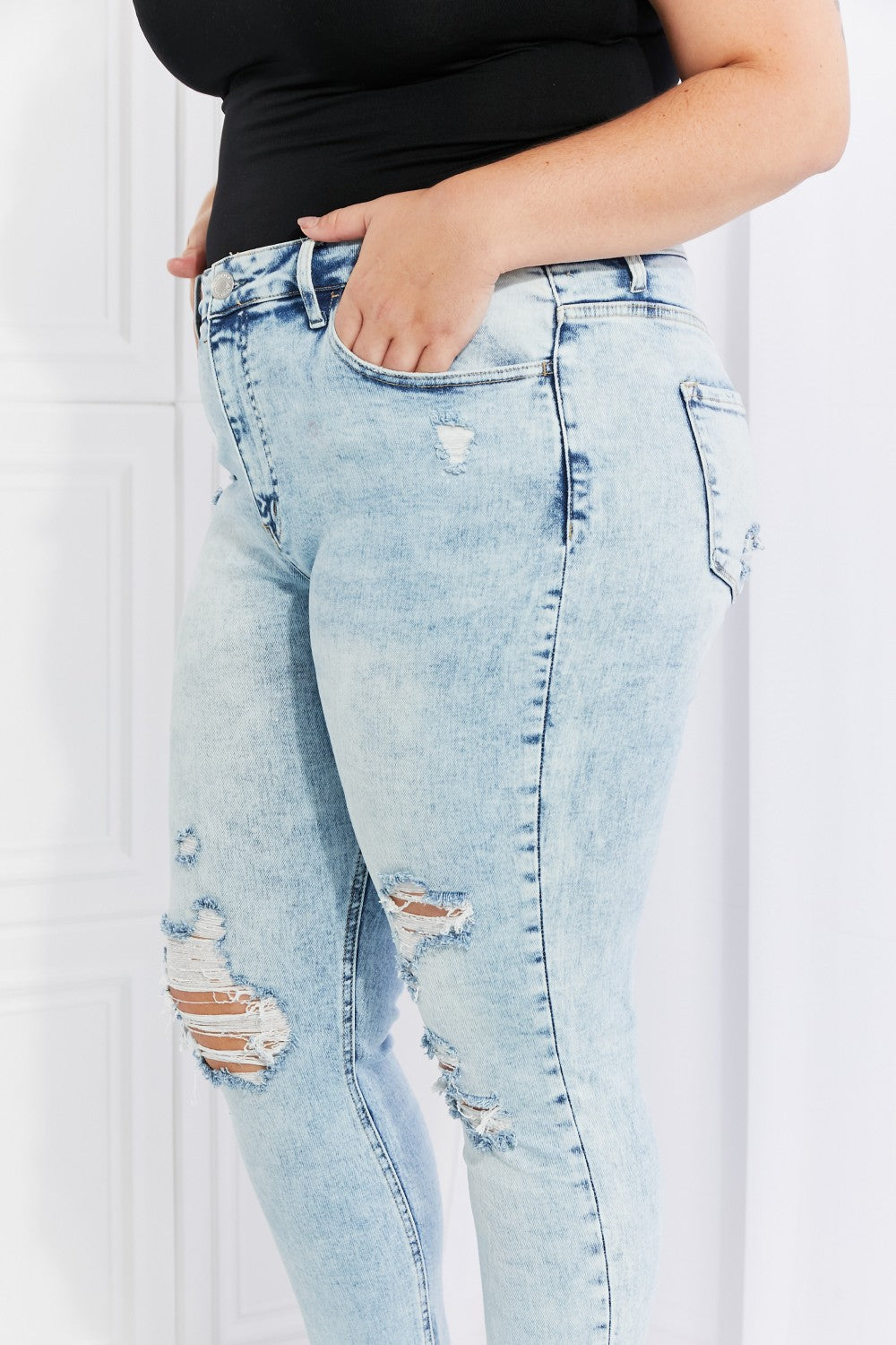 VERVET on the Road Distressed Jeans